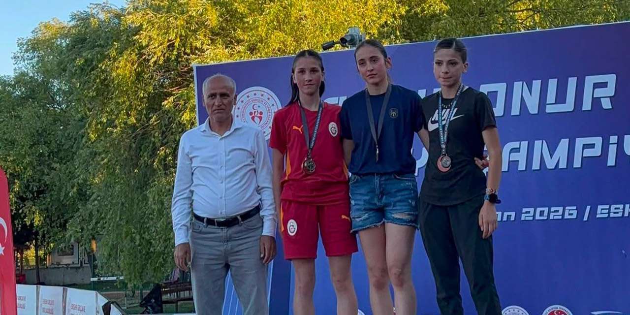 kirikkale-atletizm-sampiyonu-meryem-aldemir-altin-madalya