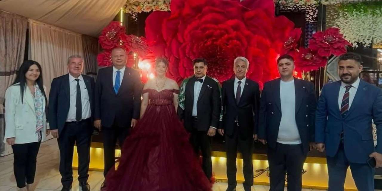 halil-ozturk-ibrahim-celebi-protokol-dugun-masasi