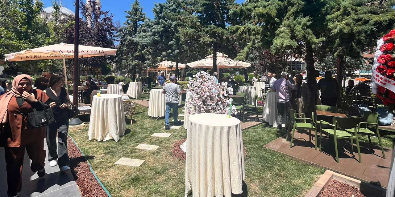 kirikkale-cumhuriyet-meydani-ata-kafe-bahce2