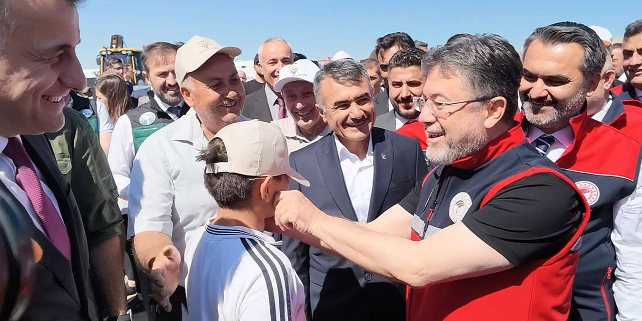ibrahim-yumakli-el-opmek-isteyen-cocuk