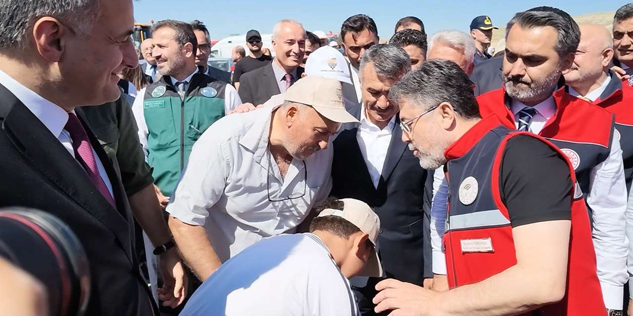 ibrahim-yumakli-el-opmek-isteyen-cocuk1
